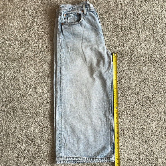 Levi’s Wide Leg Cropped High Waisted Denim - Picture 2 of 6